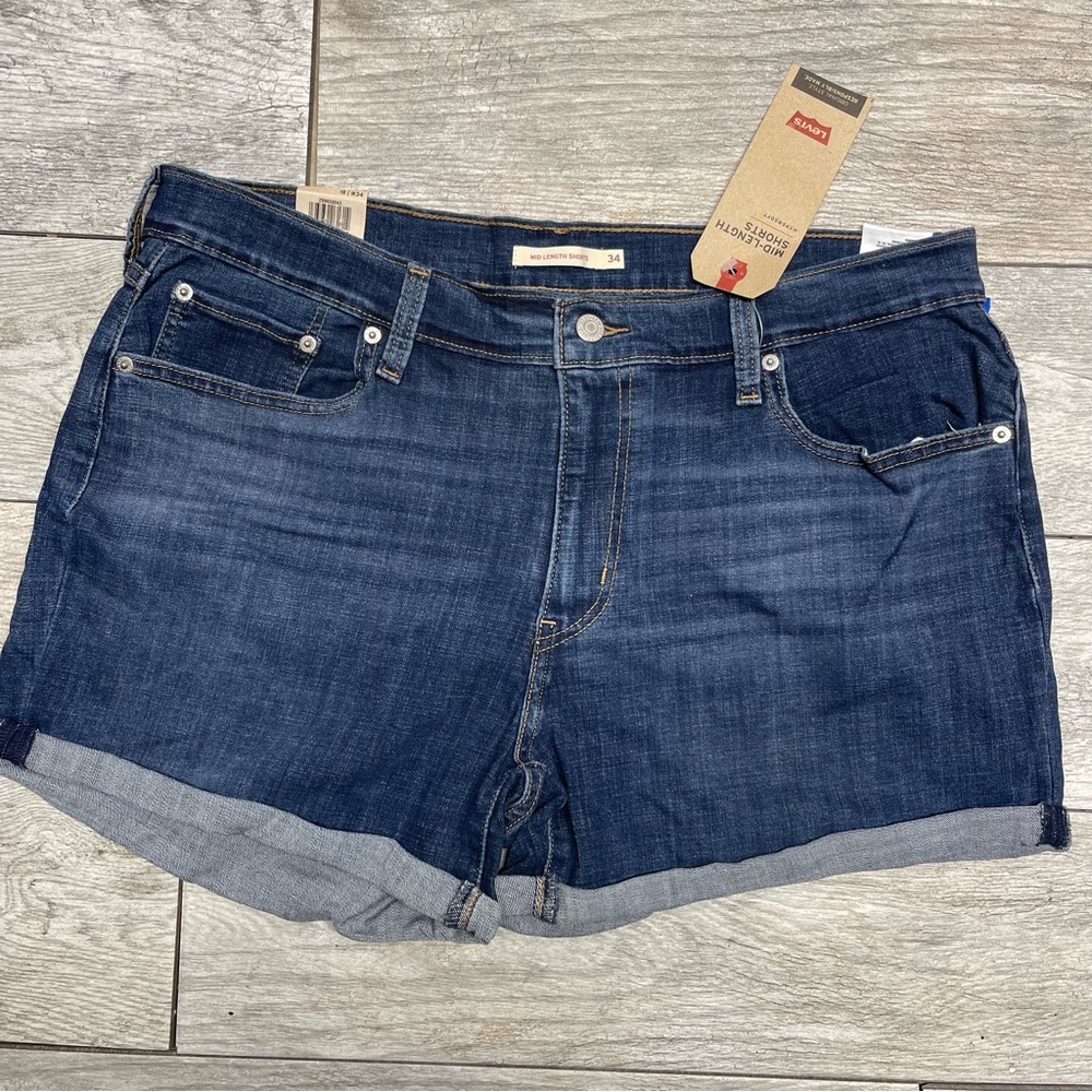 Levi’s Mid-length shorts size 18